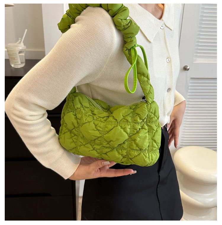 今だけ出品　ショルダーバッグ　キルティング　ノベルティ セール】 ○【INGEBORG×HELLO KITTY】エンジェルキティキルティング